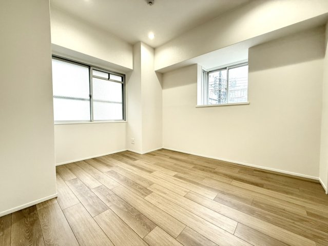 約5.2帖の洋室です。　