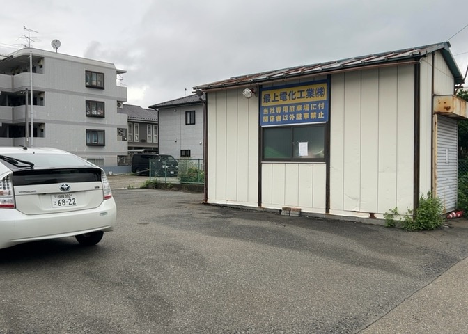 土地を買う際、住む地域の自治体や福祉の補助制度にも注目してみましょう。子供や老人の医療補助やゴミ出しのルールなど、自治体によってルールに大きな違いがあるため、暮らしやすい土地で判断するとよいでしょう。