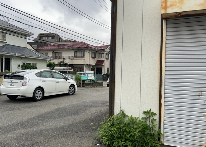 人が暮らすうえで日光は大切な要素となります。日当たりの良さは譲れないポイントですね。併せて近くに大きな建築物の建築予定がないか、あるいはそれが可能な土地が近くにないか事前に確認することもお勧めします。