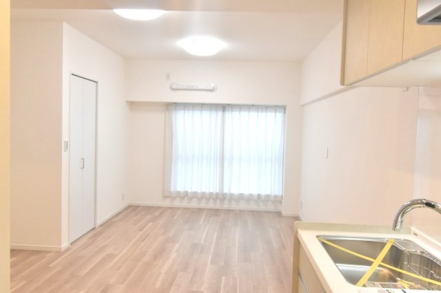 LDK15帖　LDK一体型で、食事もくつろぎもひとつの空間で完結。