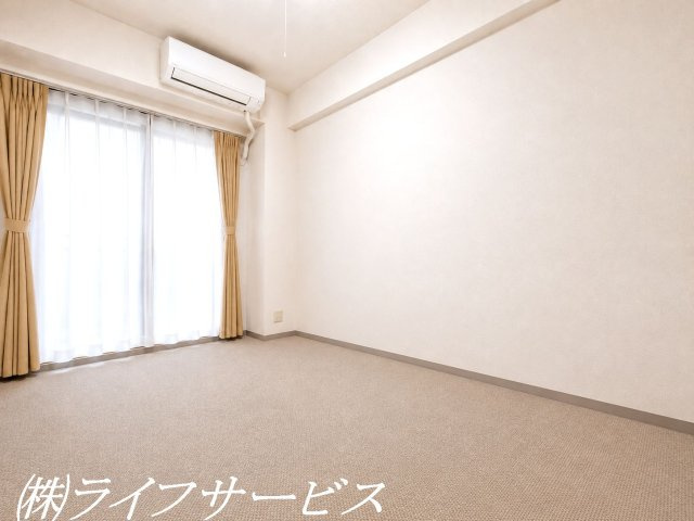 浴室／換気に便利な窓有