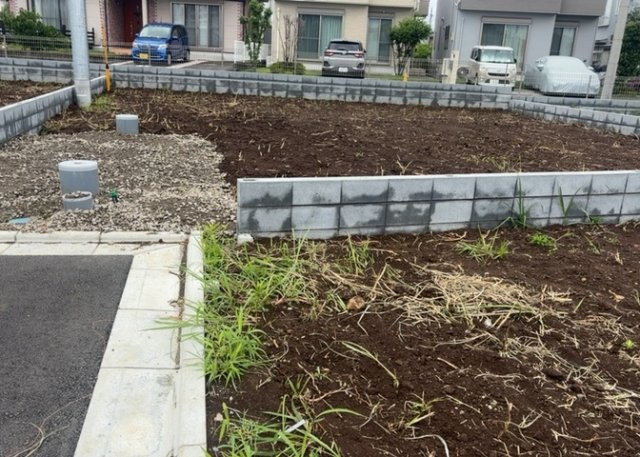 土地を買う際、住む地域の自治体や福祉の補助制度にも注目してみましょう。子供や老人の医療補助やゴミ出しのルールなど、自治体によってルールに大きな違いがあるため、暮らしやすい土地で判断するとよいでしょう。