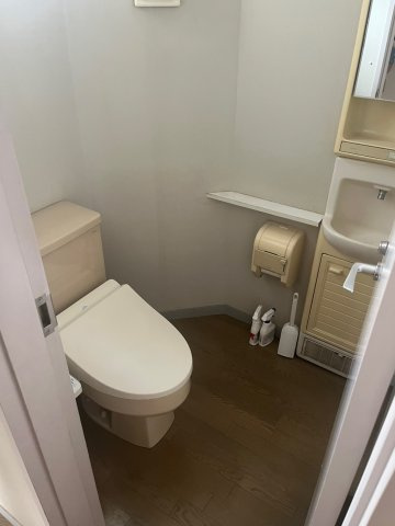トイレ　2階広いトイレです。