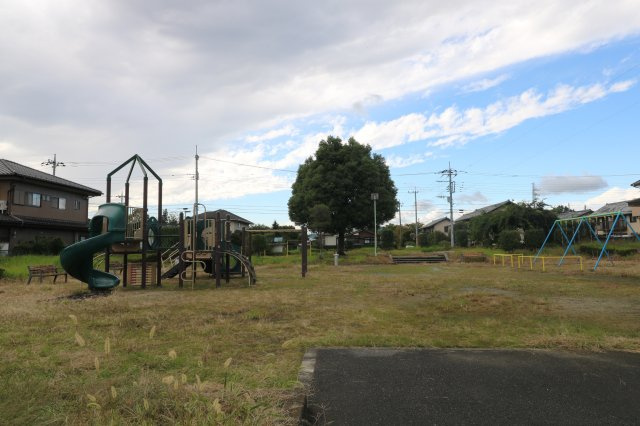 道路の向かいにある「北3号公園」です。