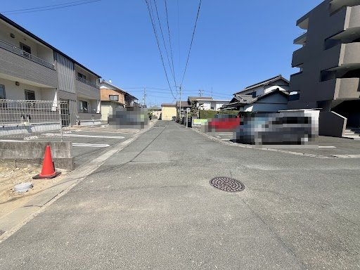 前面道路が広く、車の出入りもスムーズに行えます。