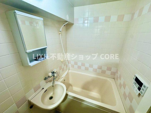 心地よいバスタイムを演出する浴室はゆとりあるサイズを採用。　