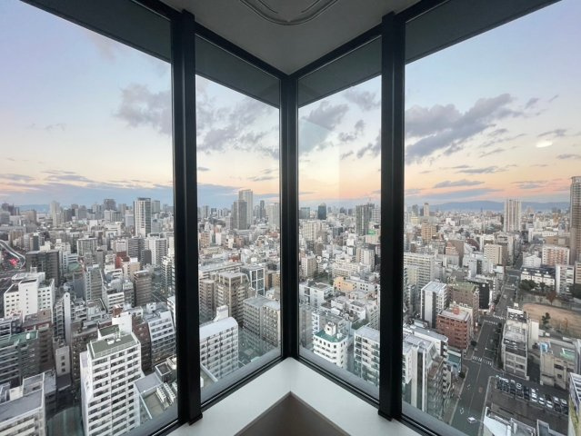 【物件からの展望】周りに高い建物も少なく、角部屋ならではの開放的な景色が望めます☆