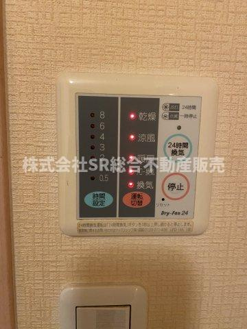 浴室乾燥機があり、雨の日、花粉が気になる時期に洗濯物を干すのに便利です！