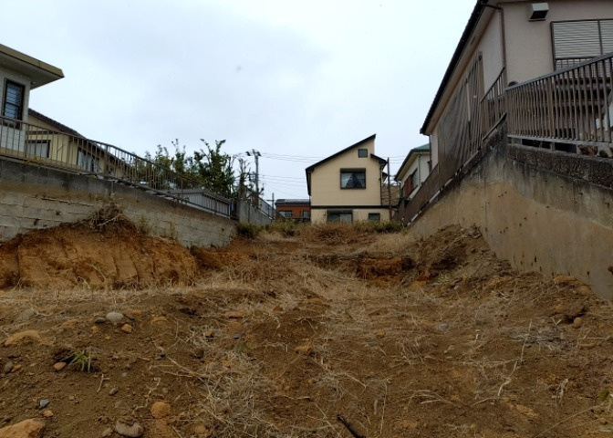 土地を買う際、住む地域の自治体や福祉の補助制度にも注目してみましょう。子供や老人の医療補助やゴミ出しのルールなど、自治体によってルールに大きな違いがあるため、暮らしやすい土地で判断するとよいでしょう。