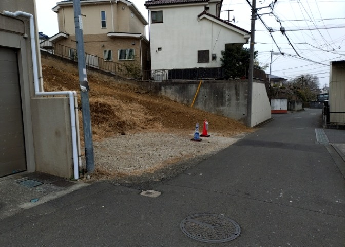 隣家の土地はどうなっているのか、生活利便施設が近くにあるのか、学校まで近いかなど、お客様のライフスタイルにあわせたイメージが重要です。また、近くにあると困る施設が近くにないかも確認するといいでしょう。