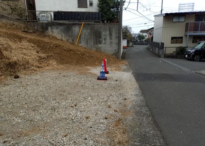 家を建てる前提で土地を探している場合、地盤の丈夫さは譲れない条件の一つです。地盤が脆弱だと追加工事が必要となります。また、過去に地盤沈下や液状化現象を起こした土地は、できるだけ避けた方がいいでしょう。