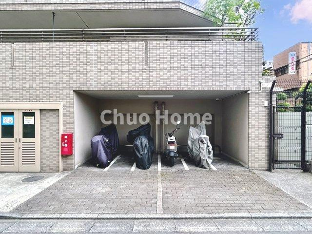 【バイク置場】最新の空き状況や費用などの詳細は担当スタッフまでお問い合わせください。