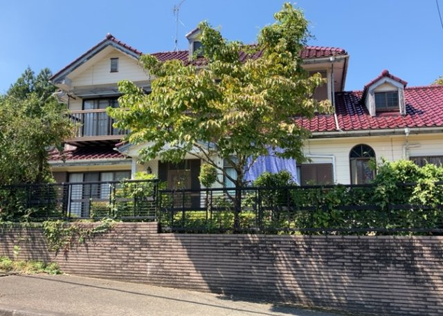 木造住宅とは土台、壁、柱など建築物の強度を支える構造体の材に木が使用されている構造を指します。構造体は建物の自重を支えるだけではなく風圧や水圧、積裁荷重などあらゆる衝撃に耐えるための基礎です。