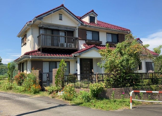 省エネ給湯器とは従来型の給湯器より熱効率が高く、少ない燃料でたくさんのお湯を沸かすことが出来る高効率な給湯器のことを指します。また、省エネ給湯器には種類があり、利便性や効果なども様々です。