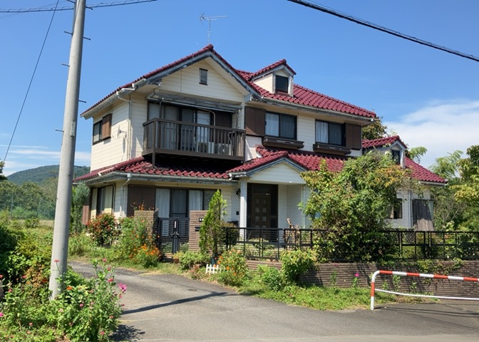 東側道路の場合は居室を南向きに設計しやすいため、朝日が入りやすいというメリットがあります。一方、西側道路も東側同様に居室を南向きに設計しやすいのですが、住宅地だと朝日が入りにくいという弱点があります。