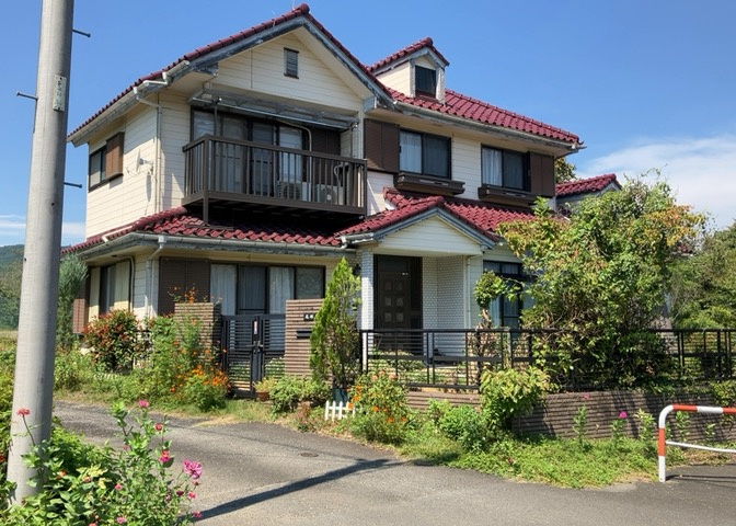 リビングの間取りの種類は大きくわけてリビングとダイニングが別になっているタイプ、リビングダイニング一体型です。どちらも一長一短ですので、家を選ぶ時はその両面をチェックして決めるようにしましょう。