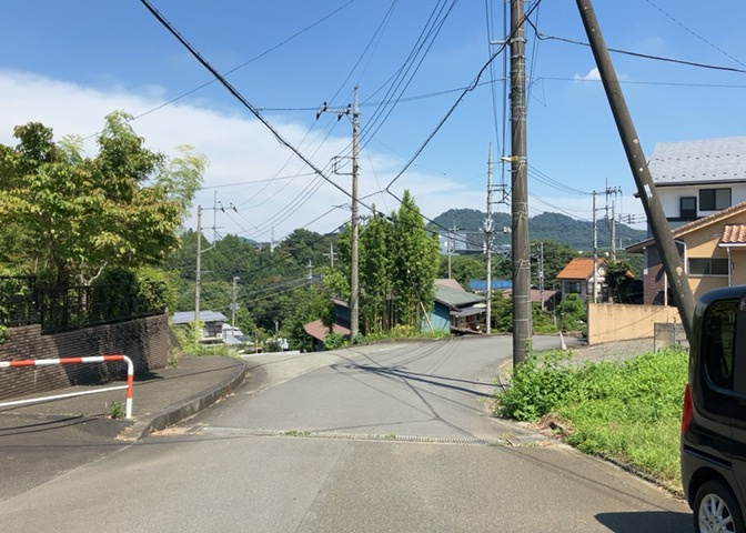 眺望を気にして物件を探す場合、前面に建物が建っていないか現地で確認しましょう！前面に建物があると景色はもちろん、日当たりや風通しにも影響が出てきます。住んだ時のことを想像しながら現地見学をしましょう。