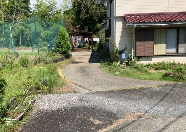 駐車場と明記されていても、最小スペースでつくられた駐車場だと大型車は駐車できなかったり、出入りしにくくなったりする可能性があります。お車のサイズと購入したい物件の駐車場のサイズを現地で確認しましょう。