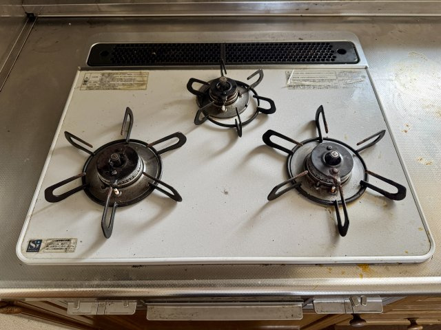 コンロは3口でお料理が同時に沢山作れちゃいますよ♪