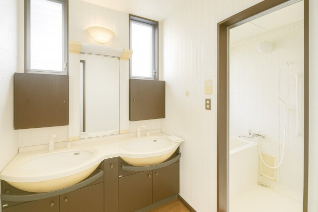 2面ボウルあるため朝の身支度も楽々です