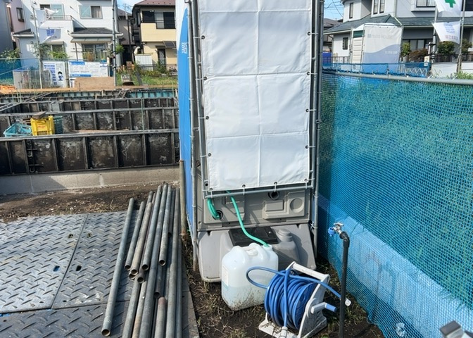 敷地内には、散水栓や立水栓があります。水道水を直接利用できるため、水を運ぶ手間を省くことが出来ます。大量の水を必要とする洗車作業や清掃などに役立ちます。その他設備とあわせて、現地でご確認ください。