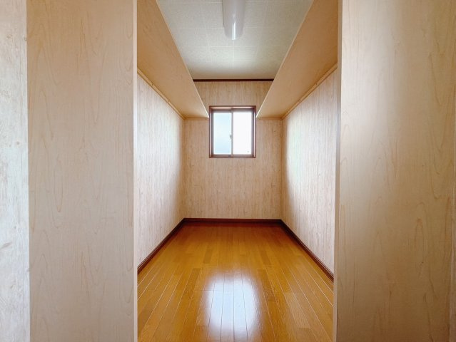 ■納戸｜スーツケースや季節物、増えていくお洋服やご家族での思い出の品もしっかりと収納します(　＾＾　)