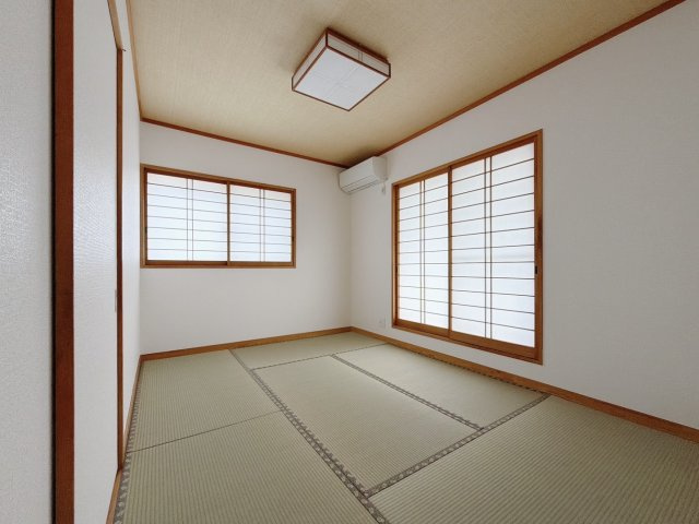 ■和室｜フローリングでは感じることのできない圧倒的な寛ぎやすさを実感してください。周りを気にせず寝そべれば心地の良い時間を過ごせます♪