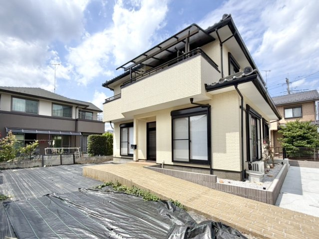 ■外観｜道路から離れているお庭なので、お子様が道路に飛び出しにくい設計です♪