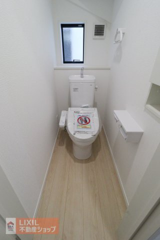 温水洗浄暖房便座を標準搭載しておりますので、清潔で快適にご使用いただけます。
