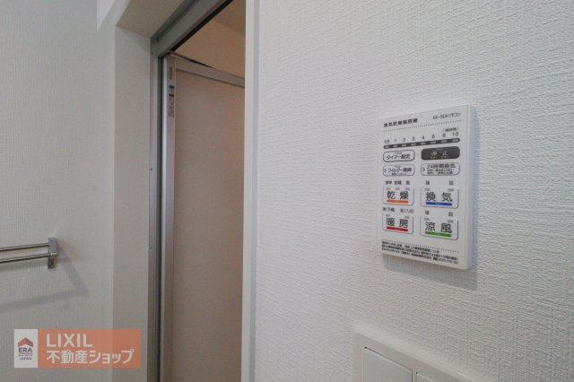 雨の日や花粉が気になる時期のお洗濯に大活躍する「浴室暖房乾燥機」のリモコンです。