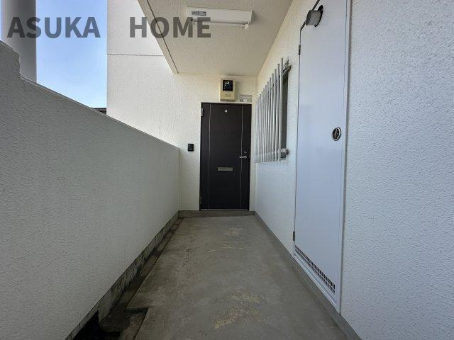 突き当りの角部屋なのでプライベート性◎なお部屋です。