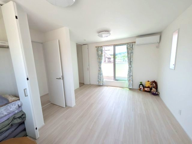 2部屋に分割が可能な洋室です。　