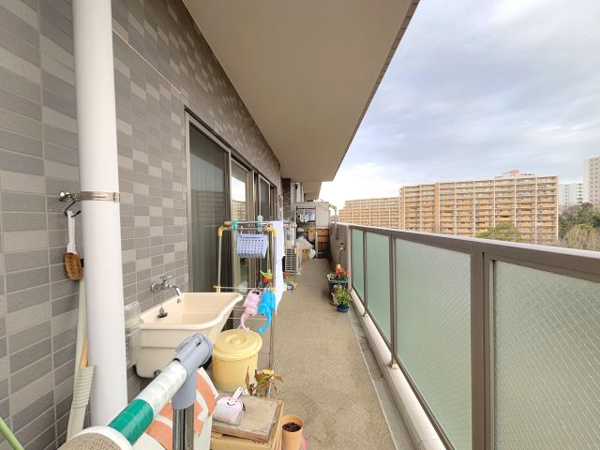 【シャリエ南大沢パークサイドテラスのバルコニー】