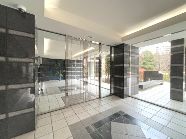 【シャリエ南大沢パークサイドテラスのエントランス】