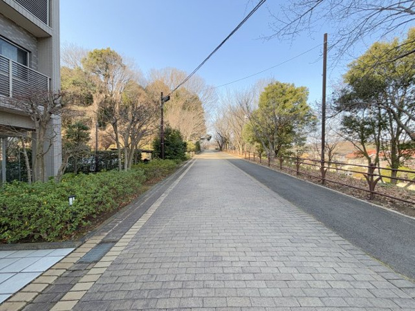 【シャリエ南大沢パークサイドテラスの周辺】