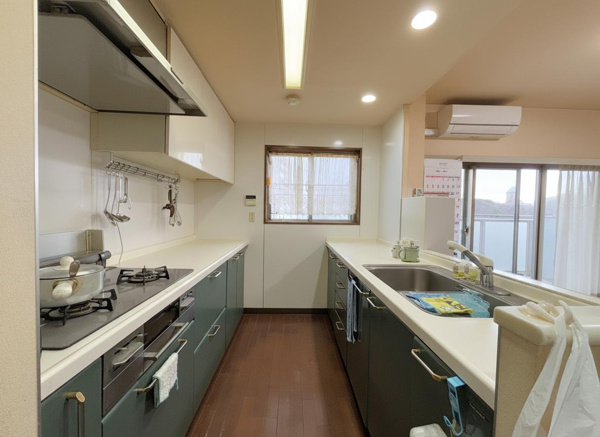 【シャリエ南大沢パークサイドテラスのキッチン】