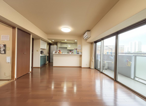 【シャリエ南大沢パークサイドテラスのリビングダイニング】