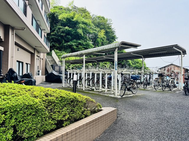 ～サイクルポート付き駐輪場～