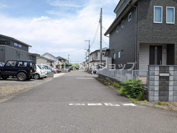 【真岡市長田5丁目 中古住宅の前面道路含む現地写真】