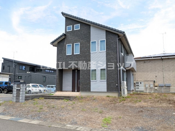 【真岡市長田5丁目 中古住宅の駐車場】