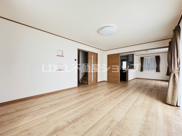 【真岡市長田5丁目 中古住宅のリビングダイニング】