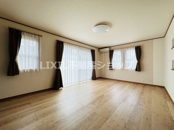 【真岡市長田5丁目 中古住宅の居間】