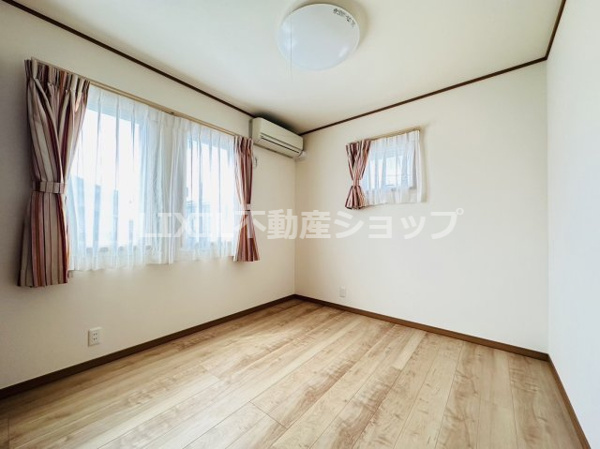 【真岡市長田5丁目 中古住宅の洋室】