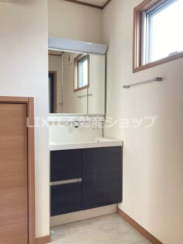 【真岡市長田5丁目 中古住宅の独立洗面台】