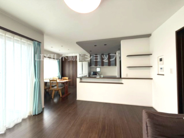 【真岡市大谷台町 中古戸建の居間】