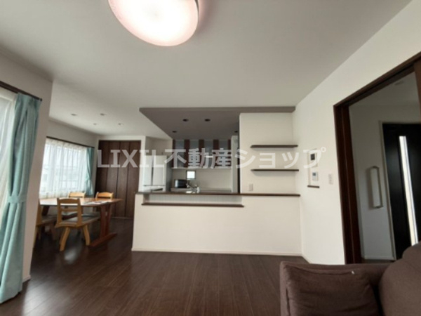 【真岡市大谷台町 中古戸建の居間】