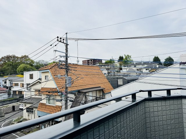 ～陽当たりの良い南向きバルコニー　洗濯物がよく乾きそうです～