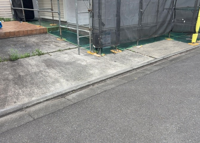 駐車場と明記されていても、最小スペースでつくられた駐車場だと大型車は駐車できなかったり、出入りしにくくなったりする可能性があります。お車のサイズと購入したい物件の駐車場のサイズを現地で確認しましょう。