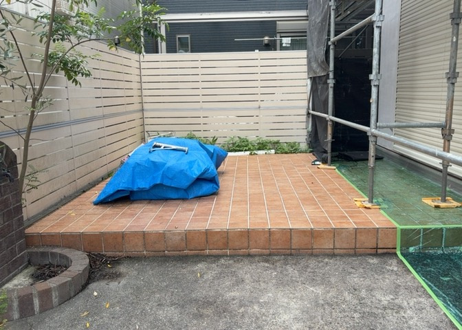 庭があることでガーデニングや家庭菜園はもちろん、こどもの遊び場やペットを放して遊ぶことができます。また、家の周囲に余裕があるということです。隣地との間があれば、十分な日当たりと、風通しが確保できます。