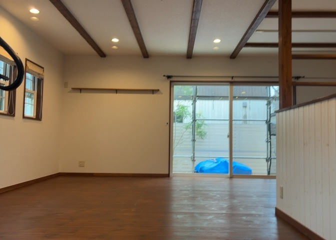 直線タイプはLとDKを一直線に並べた形で対面キッチンのタイプです。一般的なのでよく見かけるかもしれません。直線タイプに似た直接アイランドタイプは、キッチンとダイニングの間に壁がない分広く感じられます。